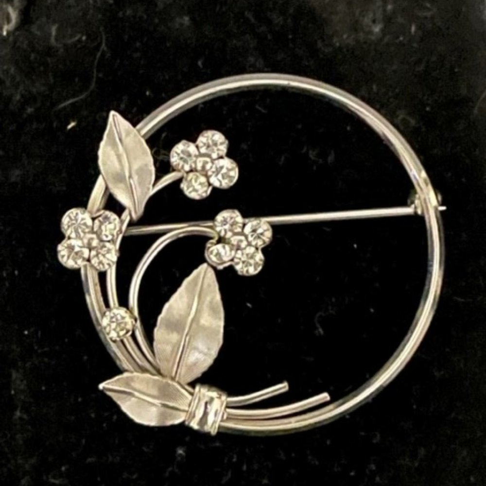 Krementz Vintage Silver Crystal Flower and Leaf Encircled Brooch
